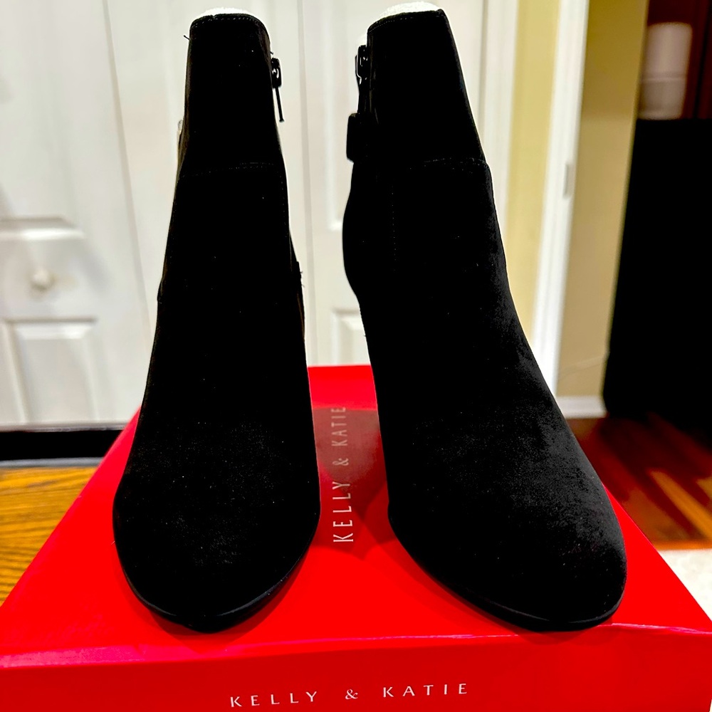 Kelly & Katie Elegant Black Ankle Boots (Size 10)